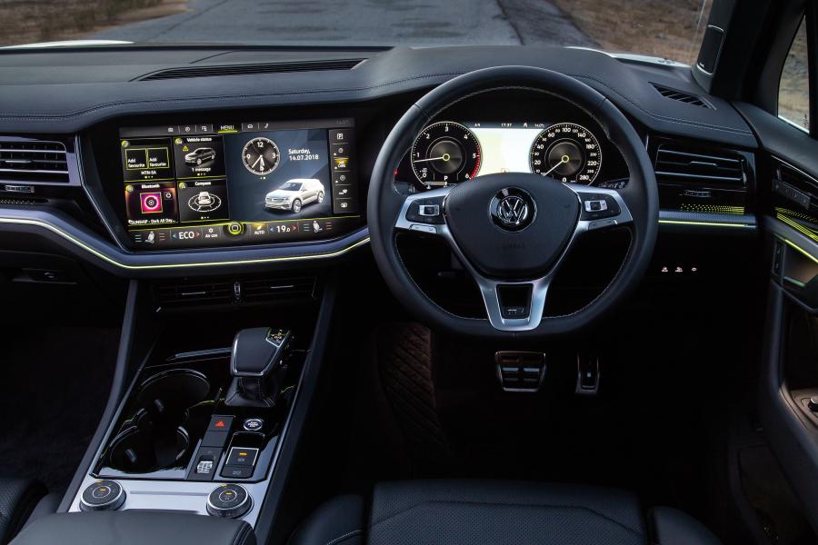 Панель приборов Volkswagen Touareg V6 TDI R-Line 2018 года  (ZA) (фото 23 из 32)